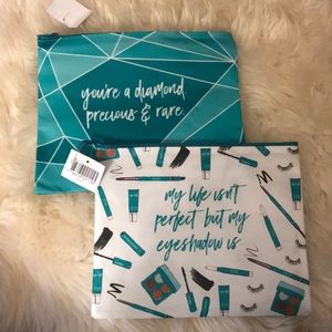 🎁BOGO🎁 Thrive makeup bags